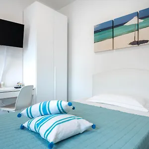 Couette-café Zuara9room, Rimini